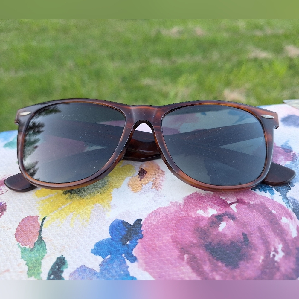 Ray-Ban Vintage 80s Tortoiseshell Sunglasses - Picture 2 of 12